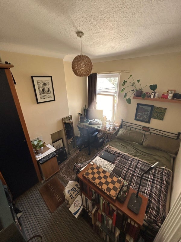 Room Inverness Place in Cardiff