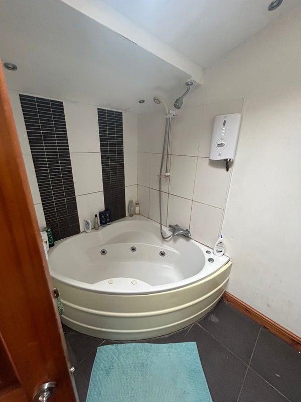 Room Inverness Place in Cardiff