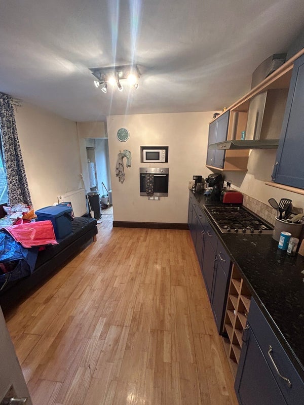 Room Inverness Place in Cardiff