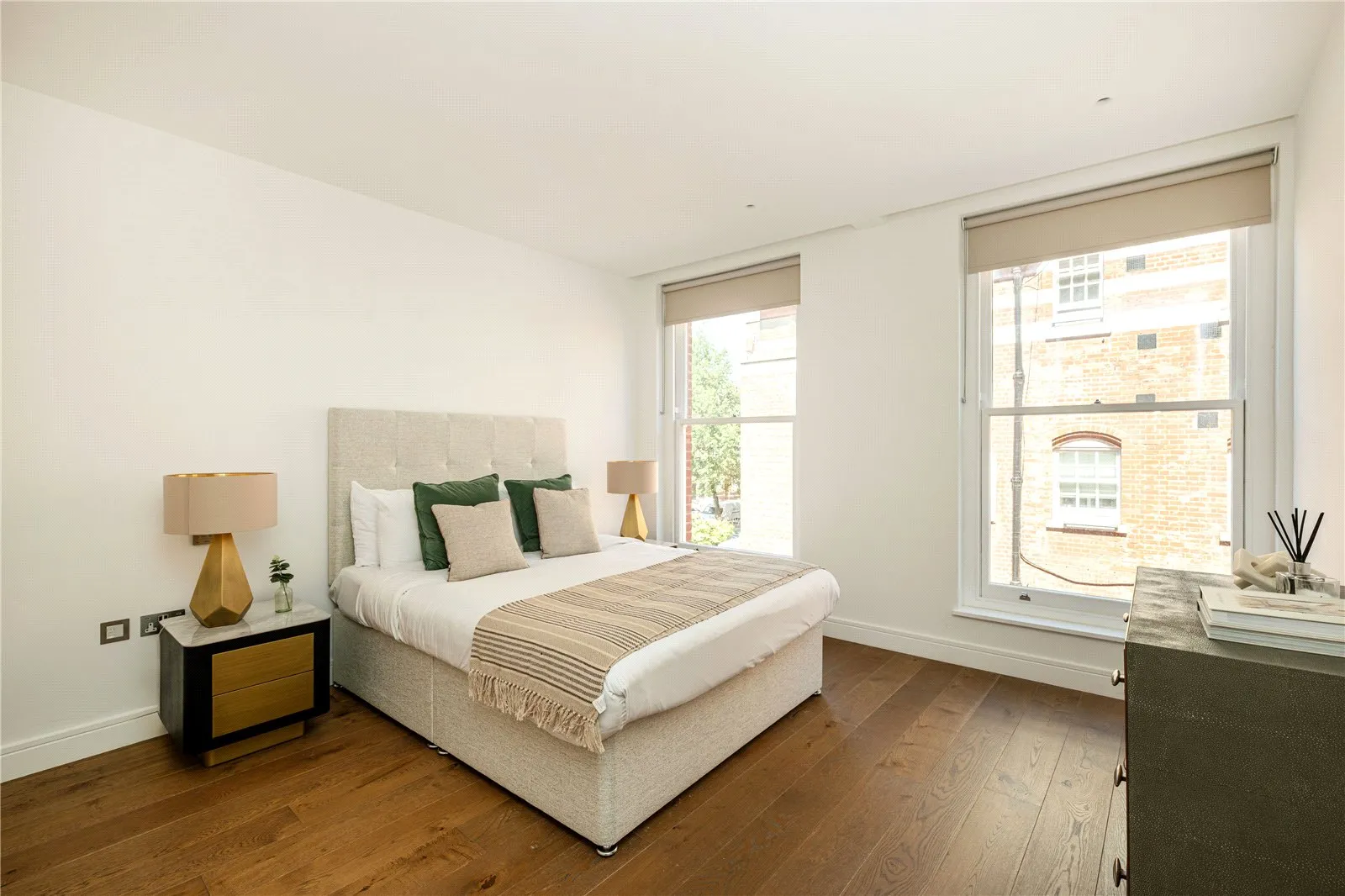 Flat Bayswater Road in Greater London