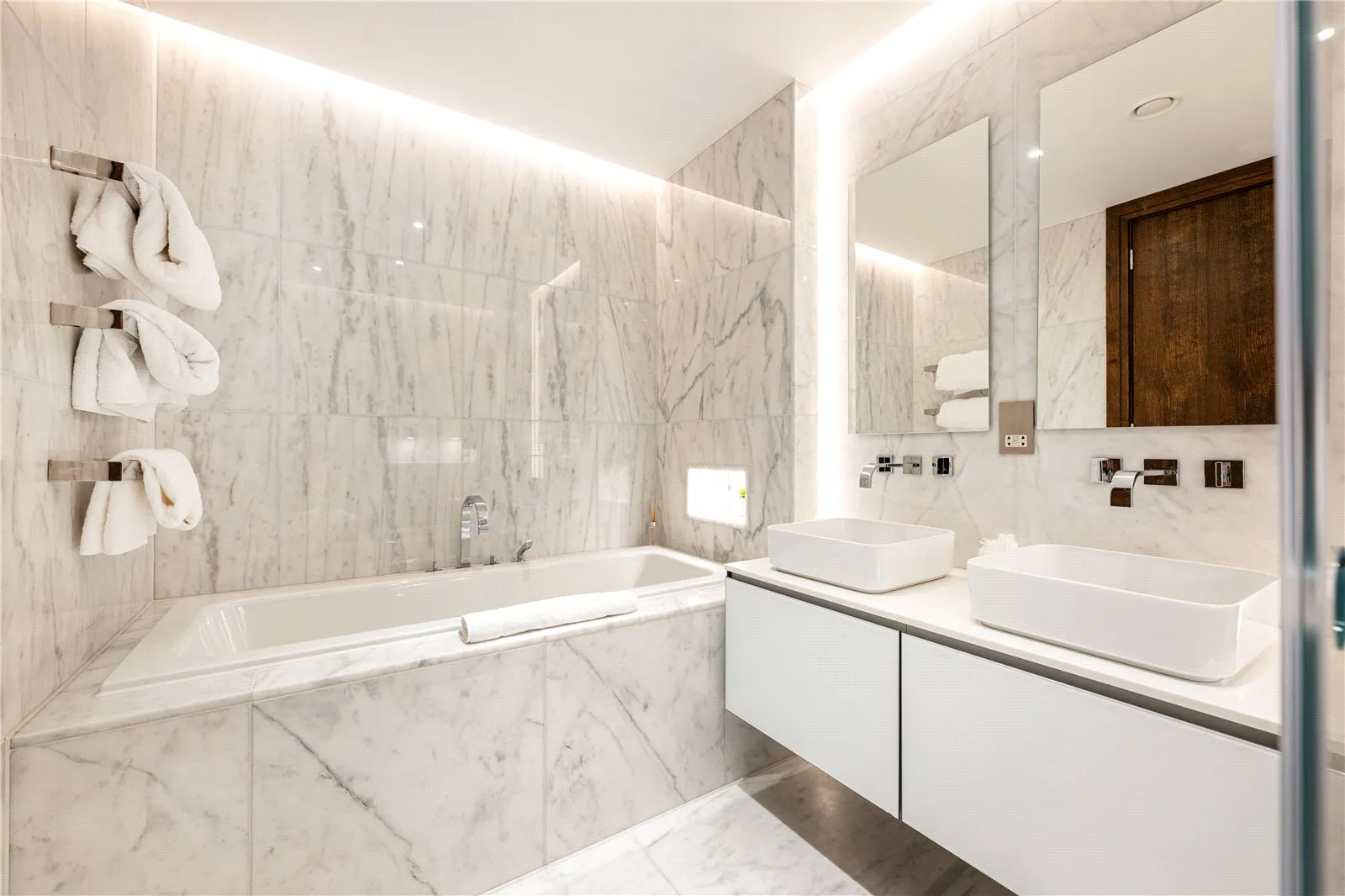 Flat Bayswater Road in Greater London