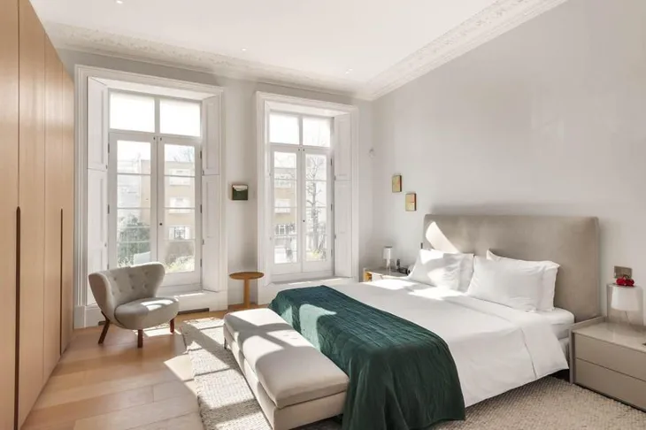 Flat Chepstow Crescent in Greater London