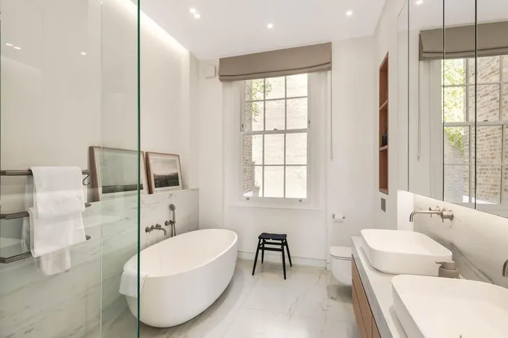 Flat Chepstow Crescent in Greater London
