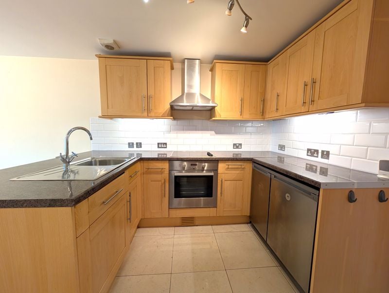 Flat Cleveland Road in Chichester