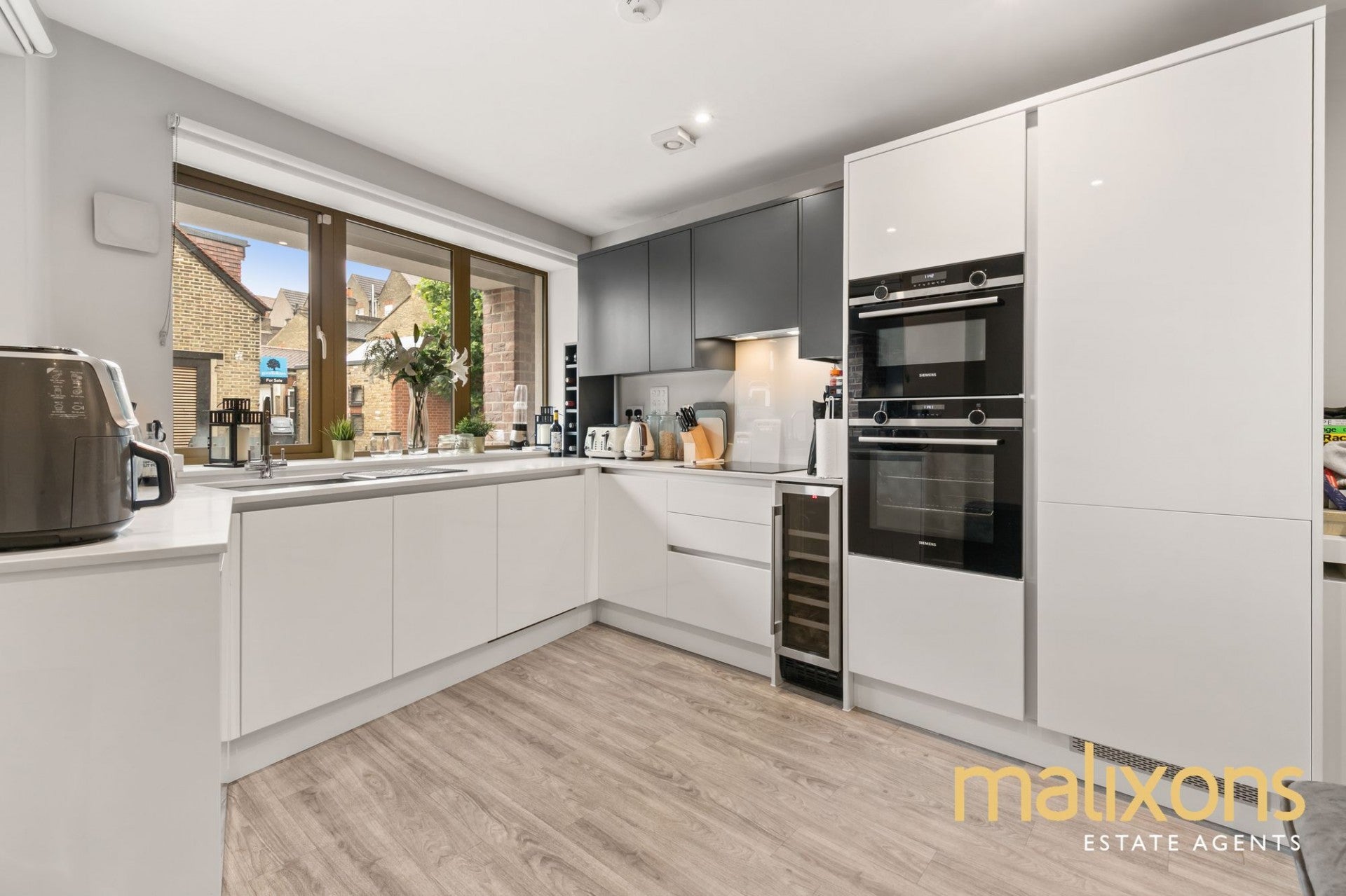 Flat Caithness Road in Greater London