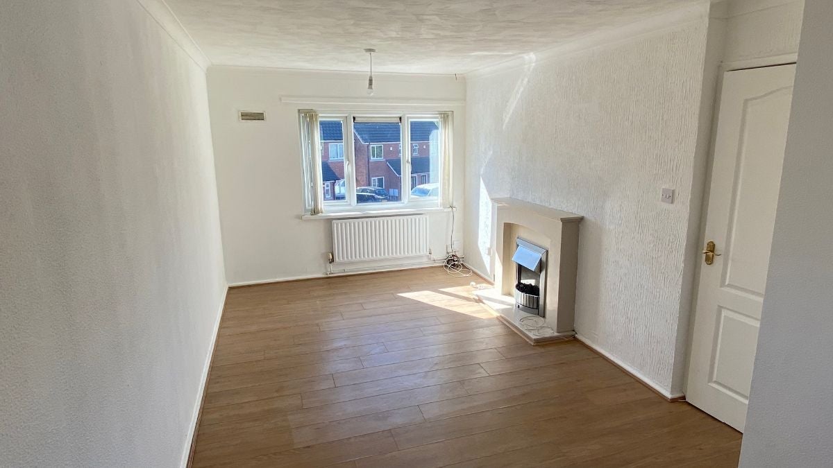 Flat De Lamere Road in Willenhall