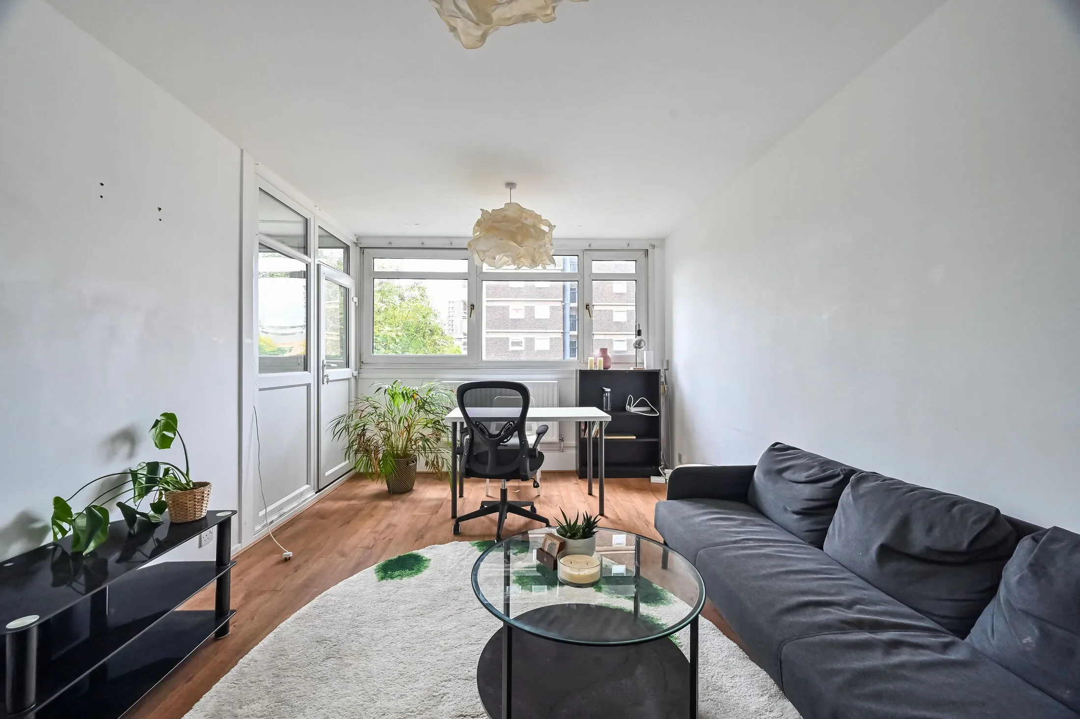 Flat Cable Street in Greater London