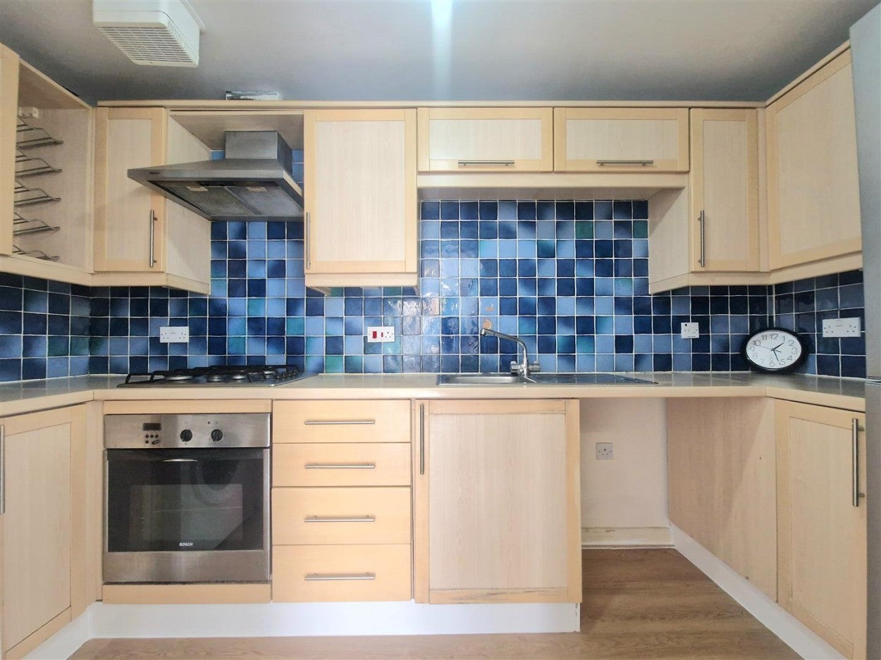 Flat Hirst Crescent in Greater London