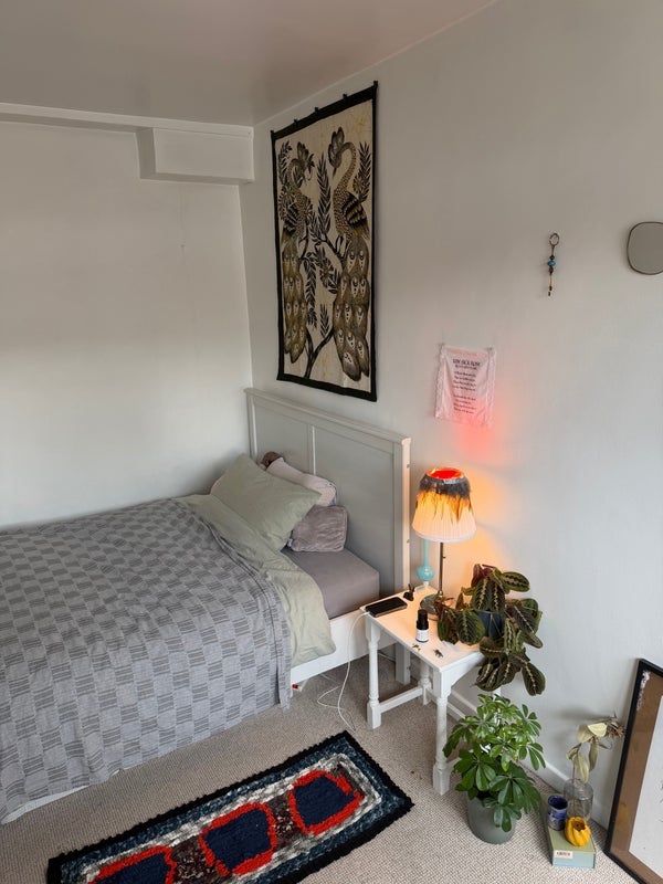 Room Pownall Road in Greater London