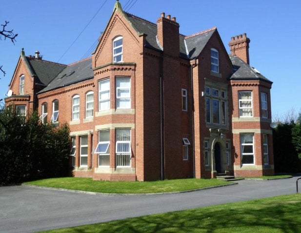 Flat Irlam Road in Trafford