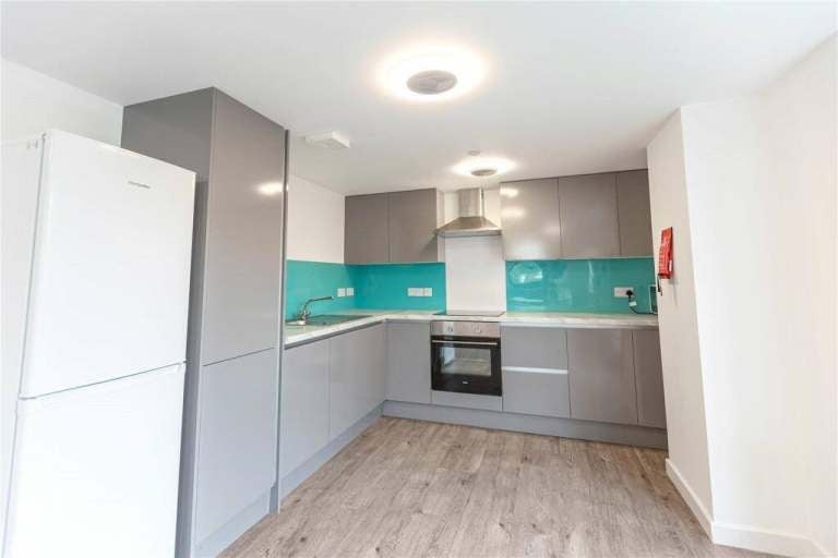 Room Station Parade in Greater London