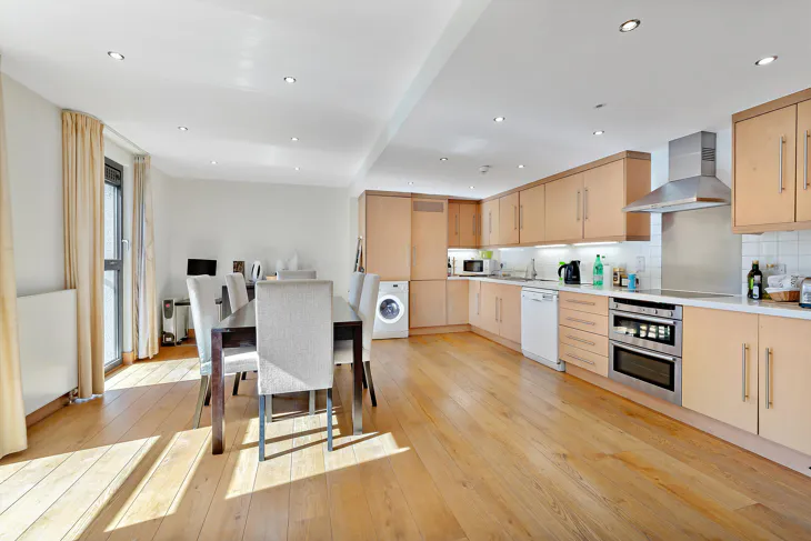Flat Prince's Gardens in City of Westminster