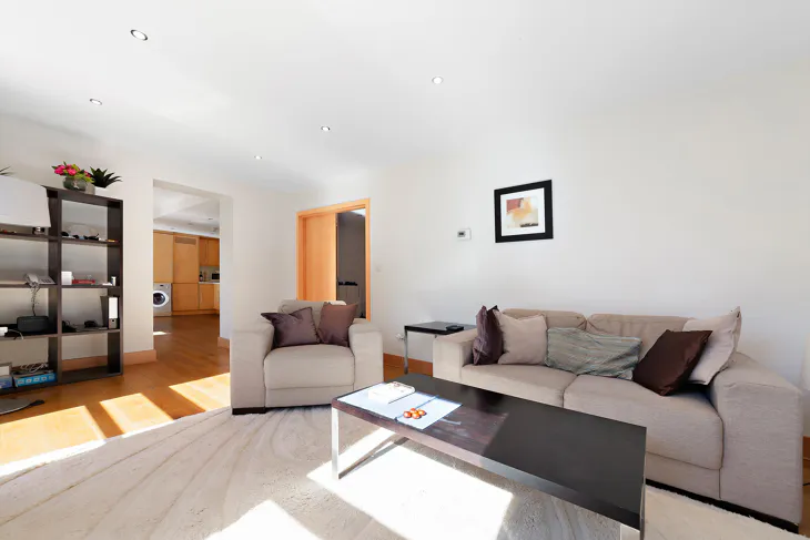 Flat Prince's Gardens in City of Westminster