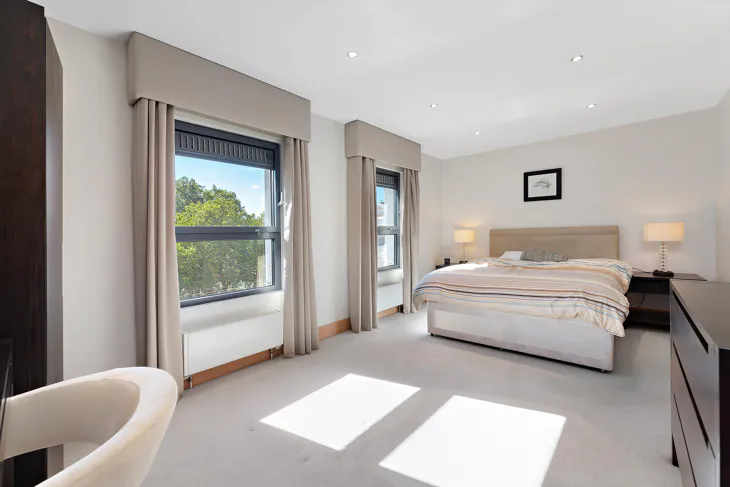 Flat Prince's Gardens in City of Westminster