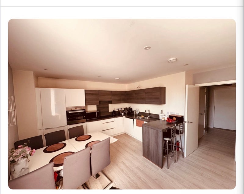 Room Hoe Street in Greater London