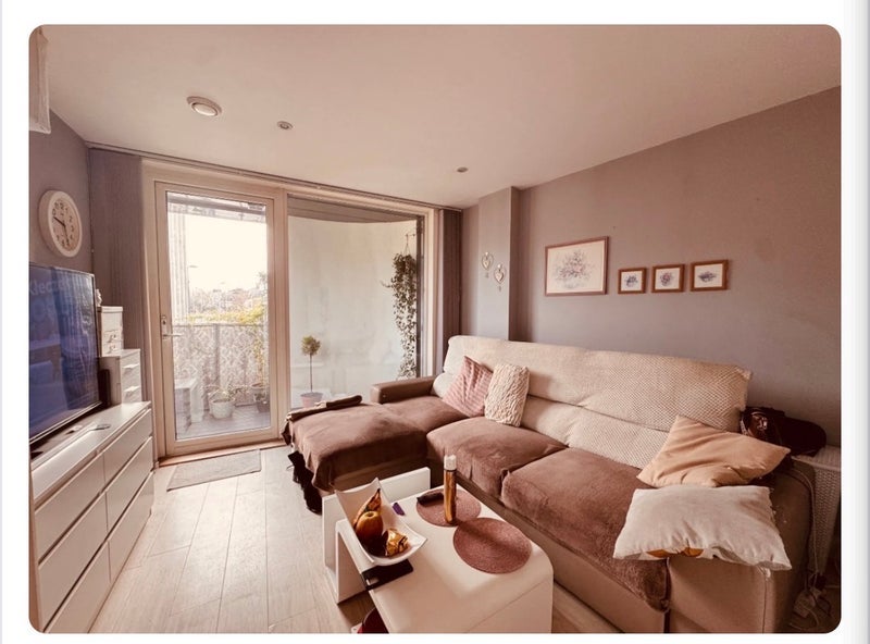 Room Hoe Street in Greater London