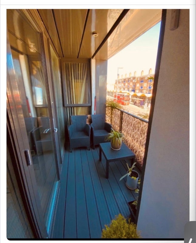 Room Hoe Street in Greater London