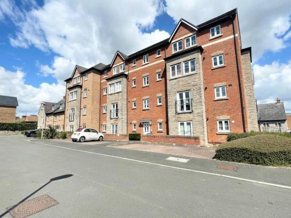 Flat Strouds Close in Swindon