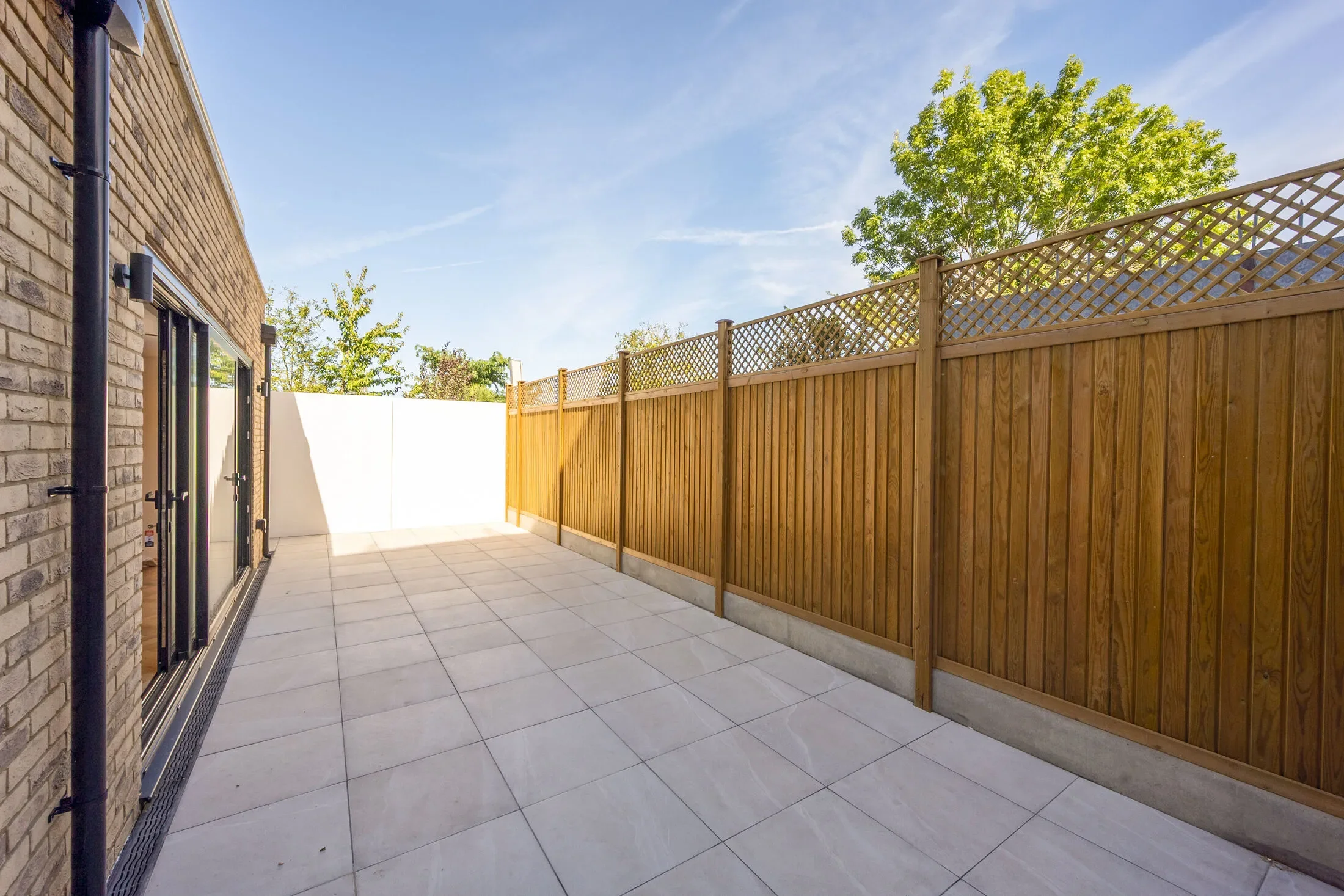 Flat Hazelwood Avenue in Greater London