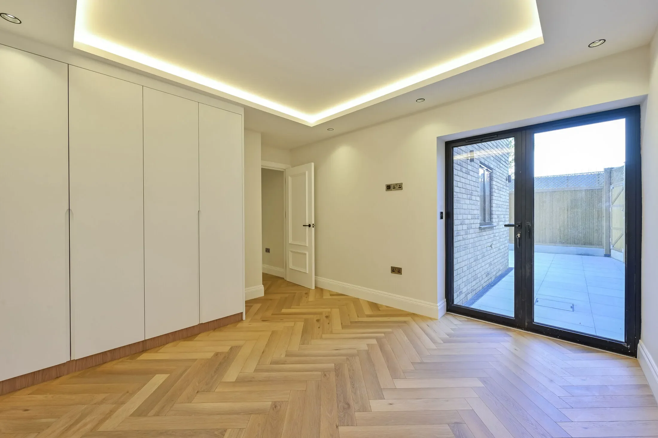 Flat Hazelwood Avenue in Greater London
