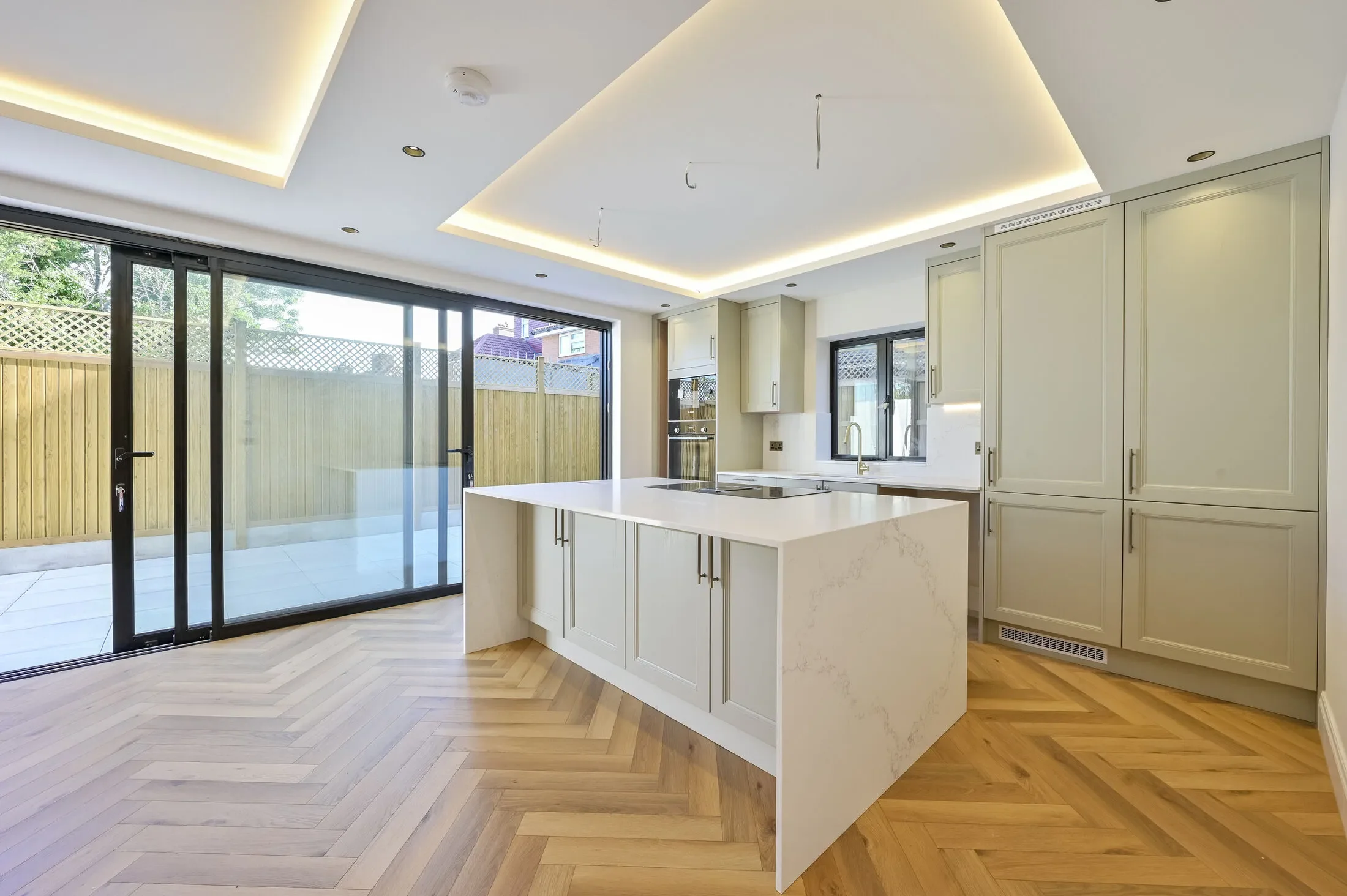 Flat Hazelwood Avenue in Greater London