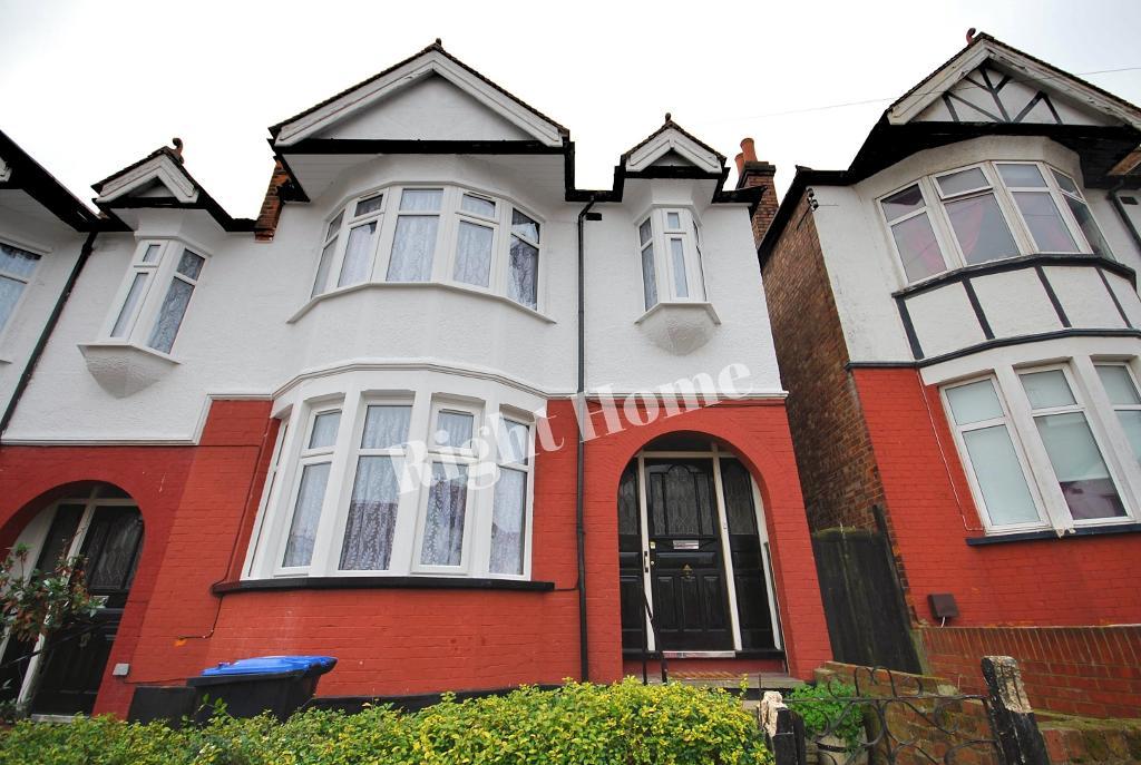 House Dagmar Avenue in Greater London