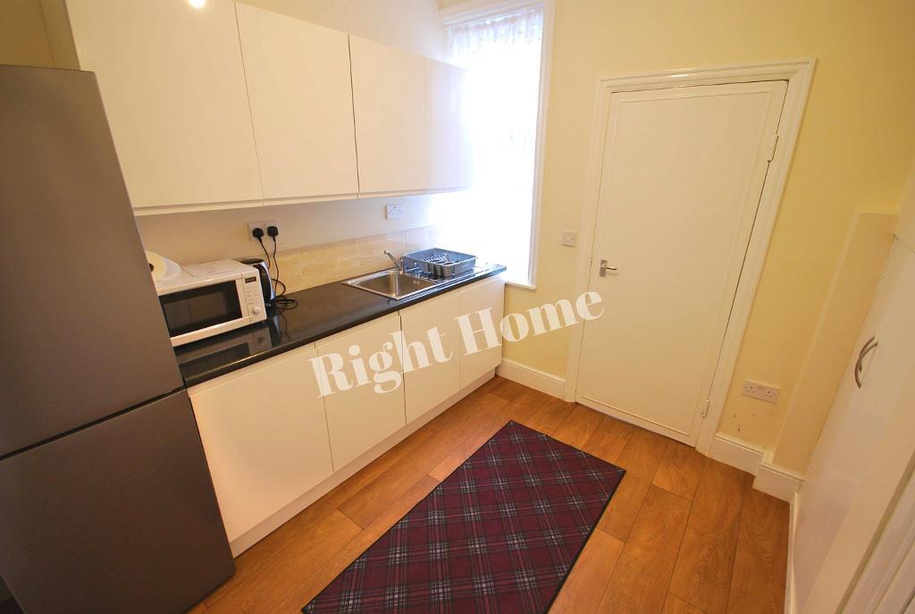 House Dagmar Avenue in Greater London