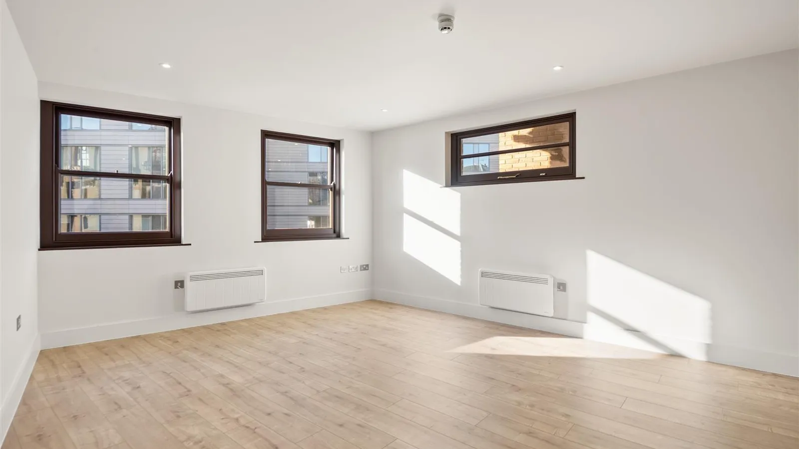 Flat Atwells Yard in Greater London