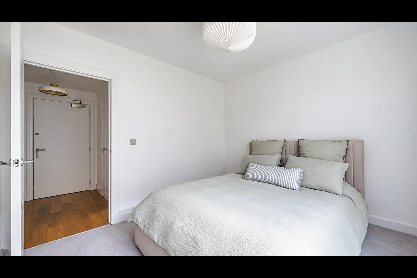 Flat Prospect Row in Greater London