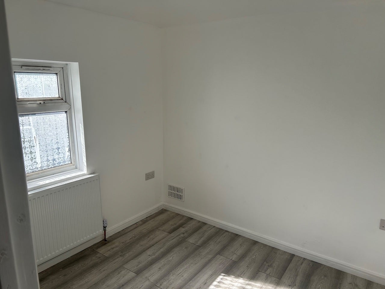 House Nelson Close in Greater London