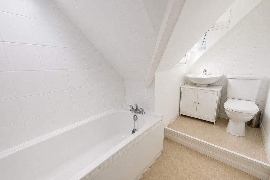 Flat Clandon Road in Guildford
