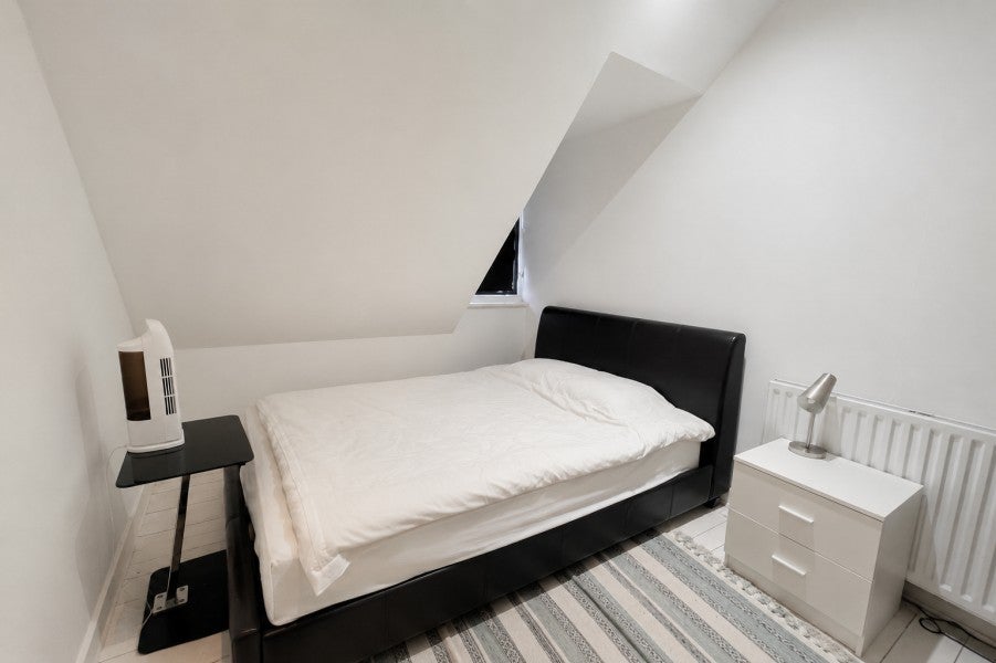 Flat Clandon Road in Guildford