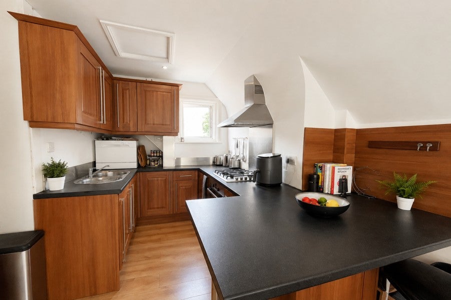 Flat Clandon Road in Guildford