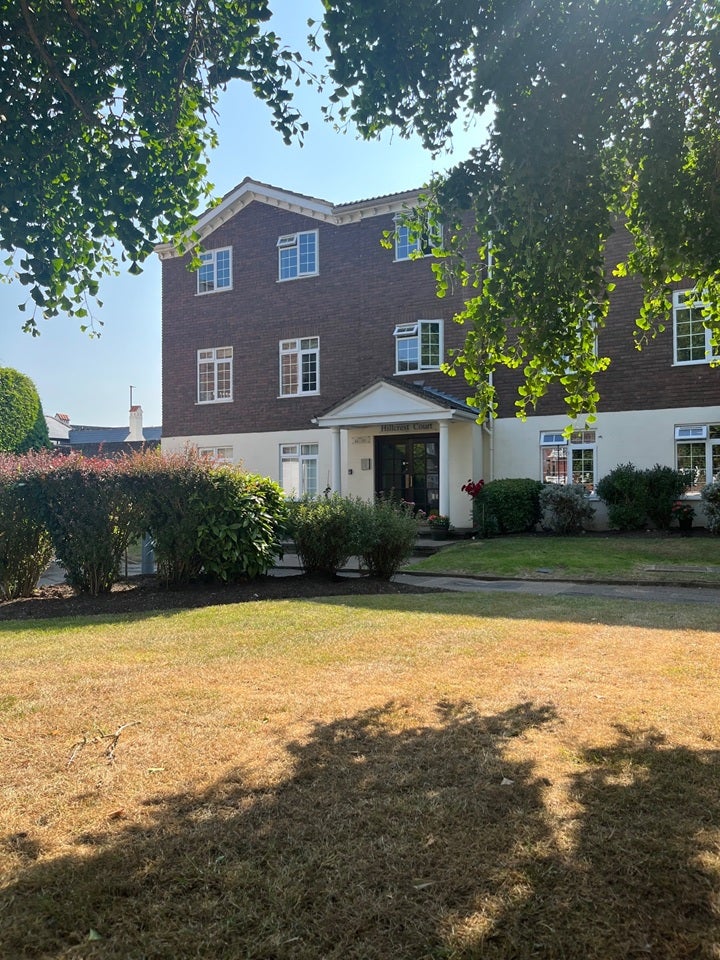 Flat Hillcrest in Elmbridge