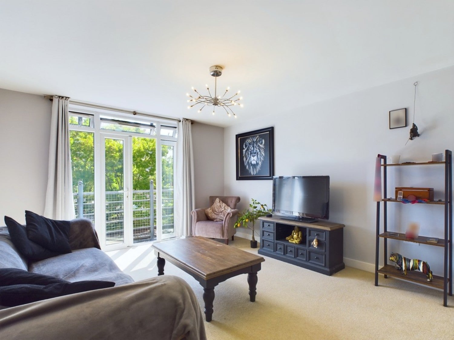 Flat Denham Road in Borough of Runnymede