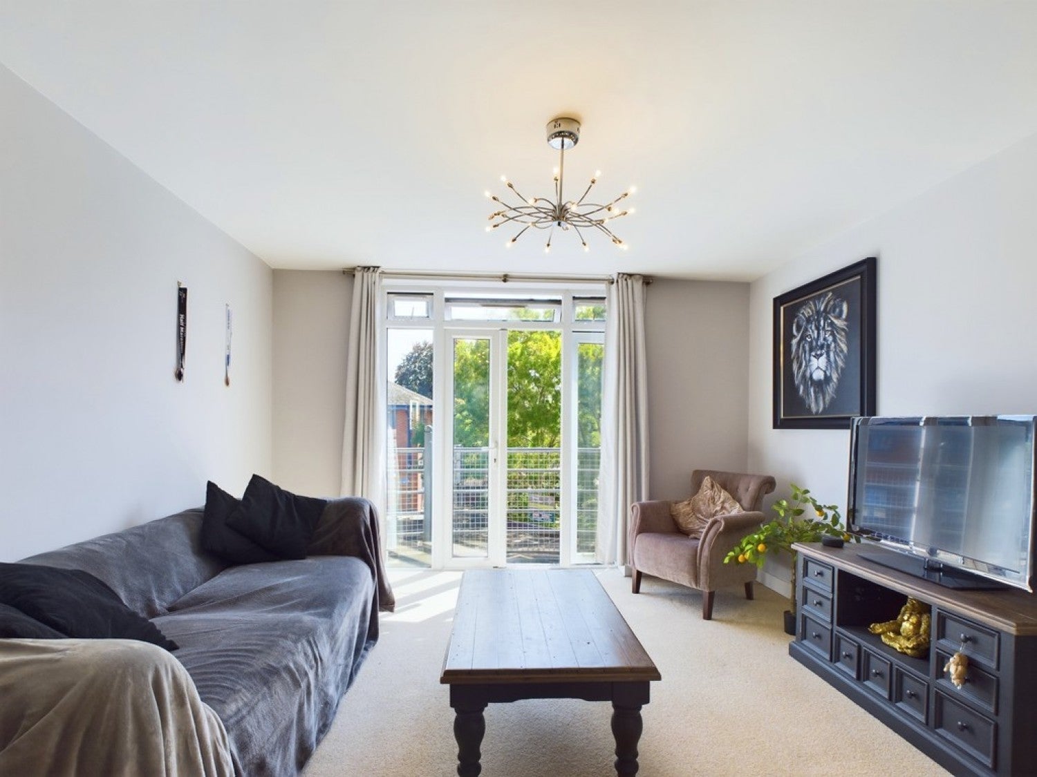Flat Denham Road in Borough of Runnymede