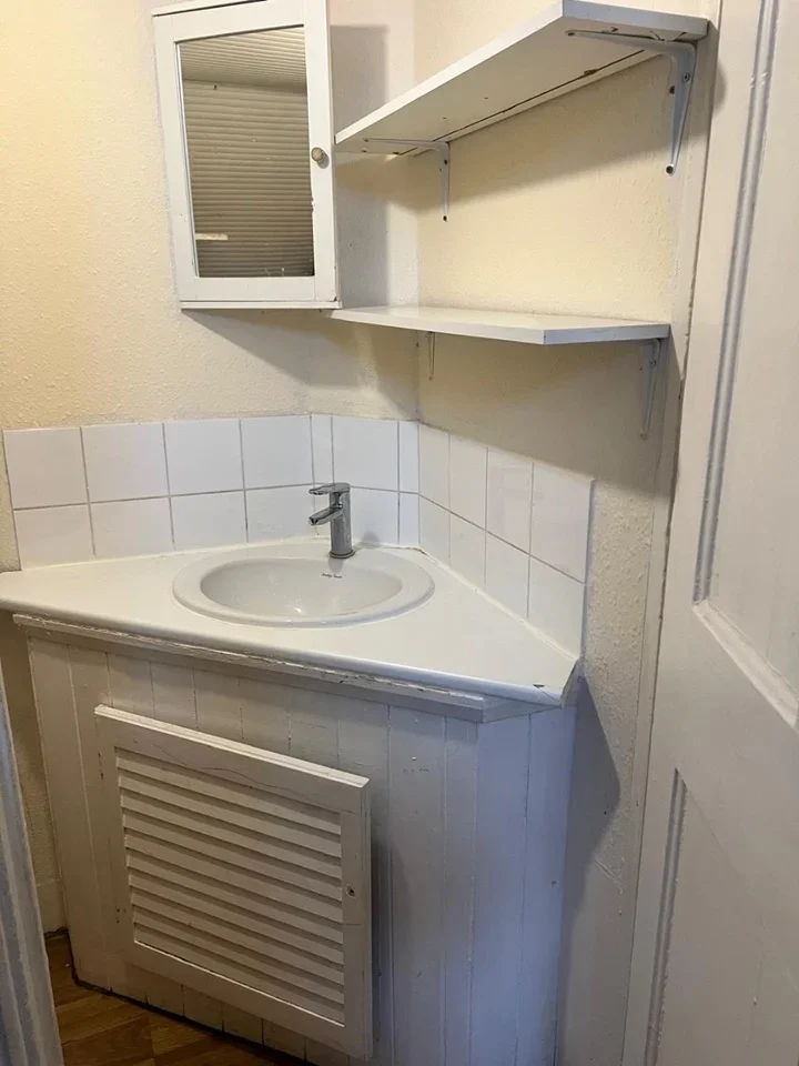 Room Leytonstone Road in Greater London