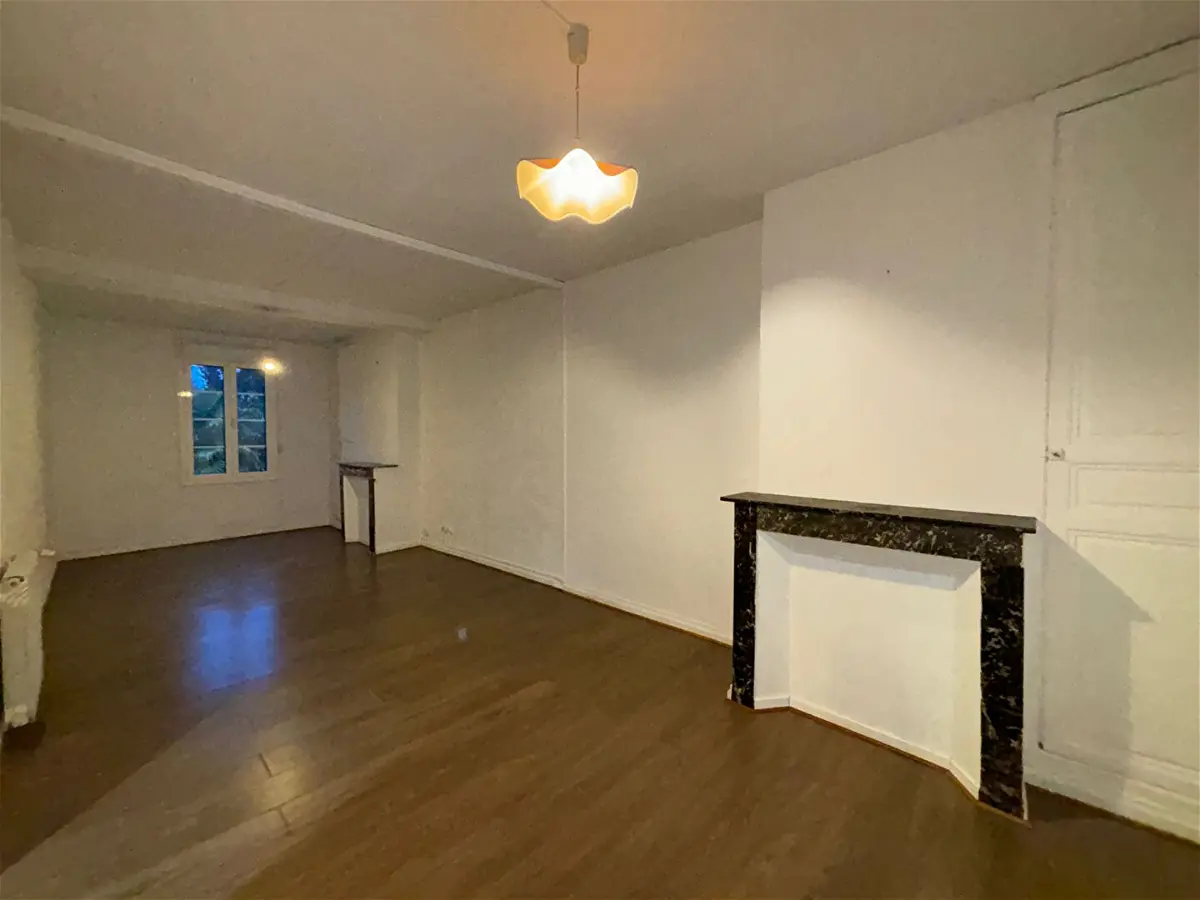 Flat Rue Paul Bert in Paron