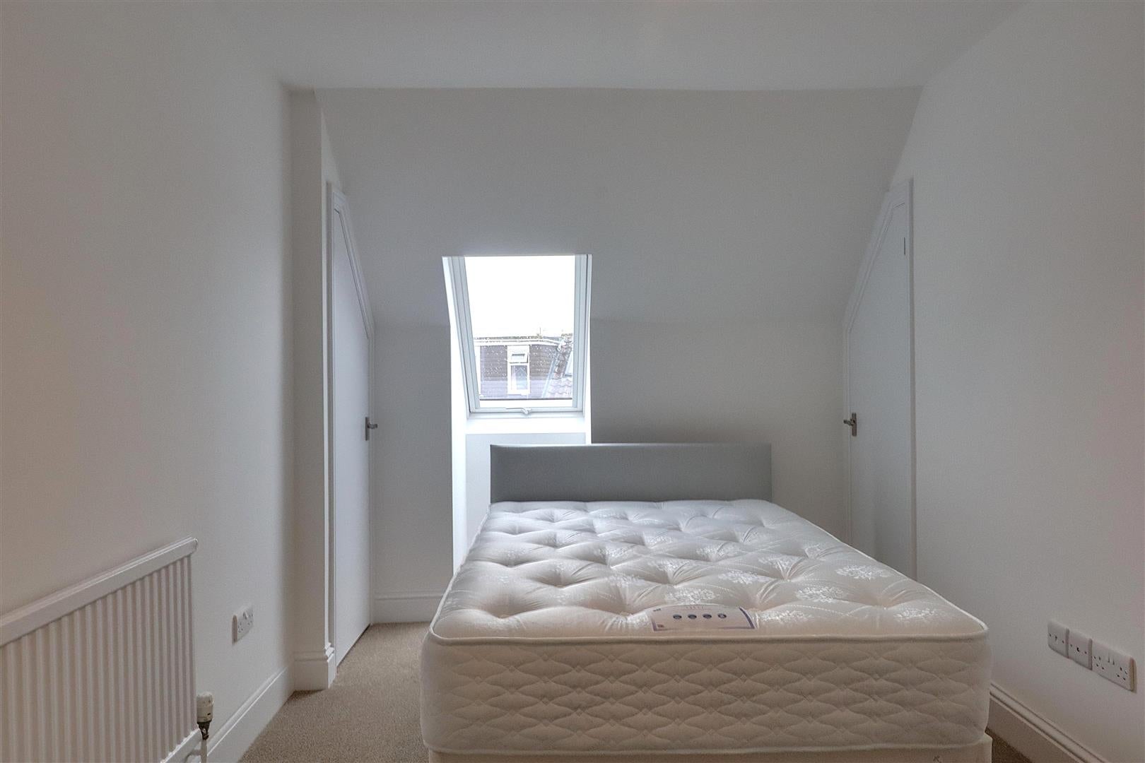 Room Upper Brighton Road in Adur