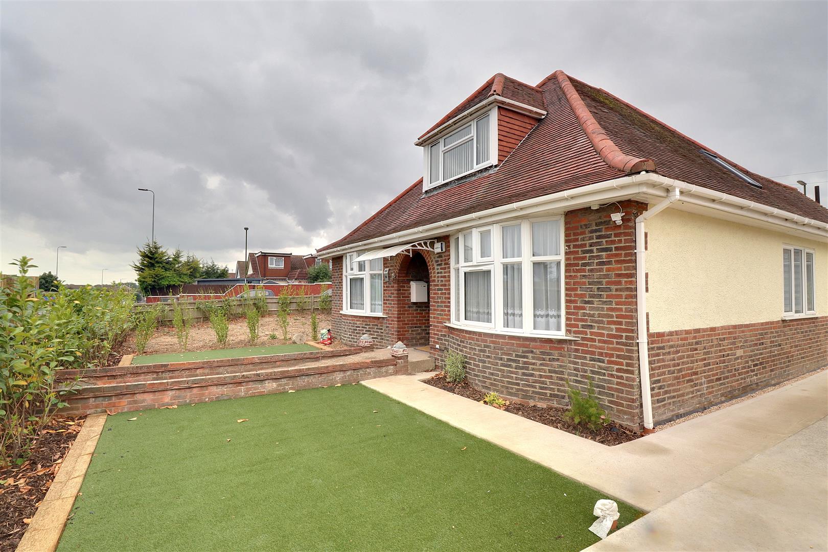Room Upper Brighton Road in Adur