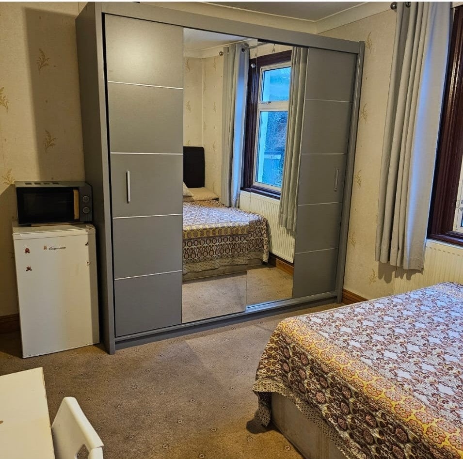 Room Colville Road in Greater London