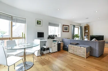 Flat Sangora Road in Greater London