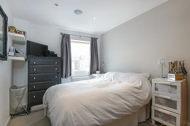 Flat Sangora Road in Greater London
