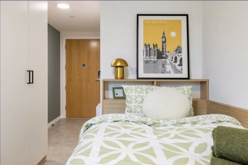 Room Gibbins Road in Greater London