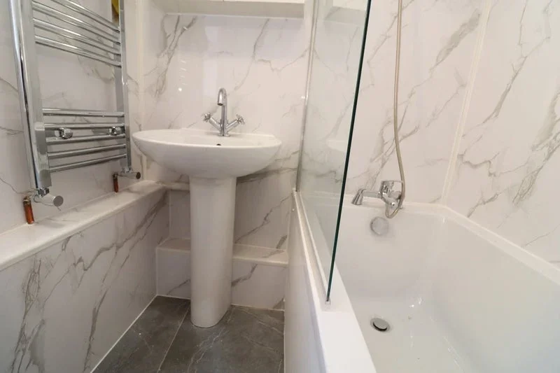 Room Ainsley Street in Greater London