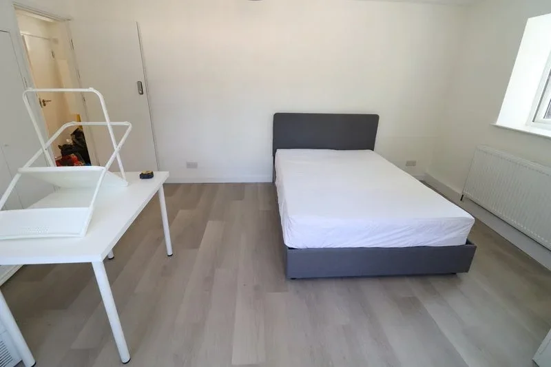 Room Ainsley Street in Greater London