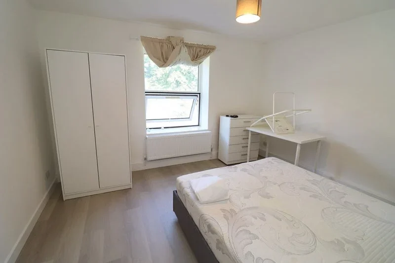 Room Ainsley Street in Greater London