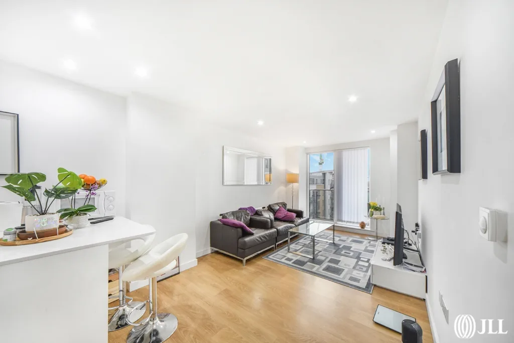Flat Seven Sea Gardens in Greater London