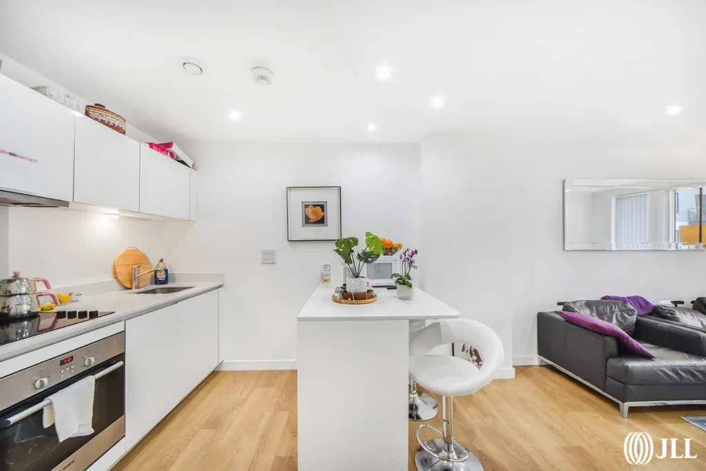 Flat Seven Sea Gardens in Greater London