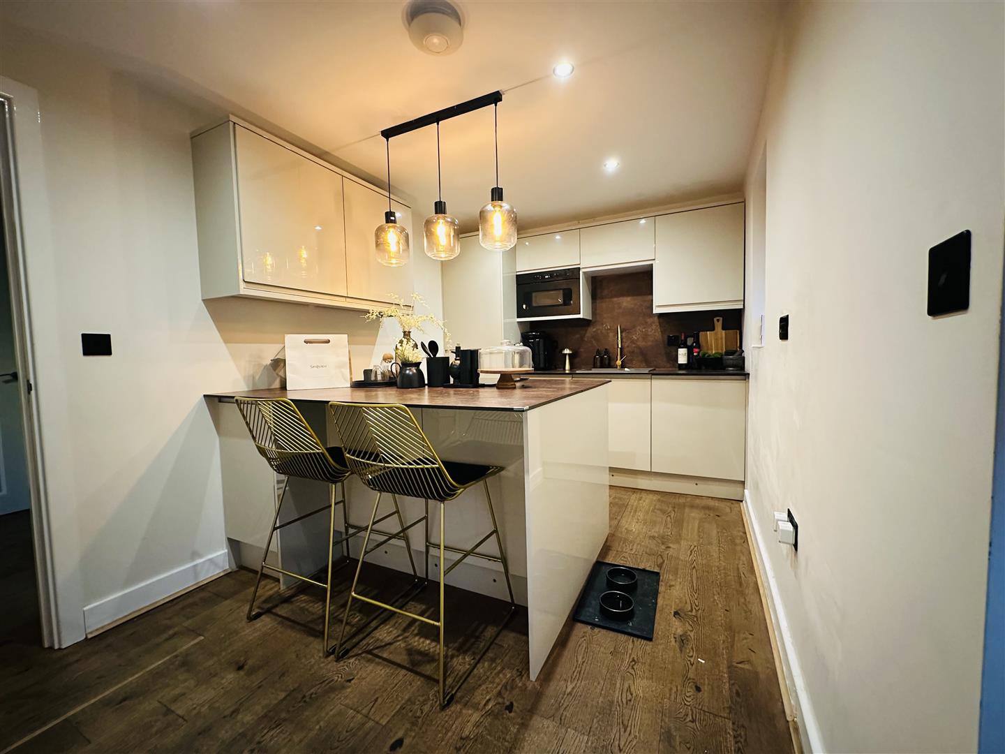 House Larch Close in Nuneaton and Bedworth